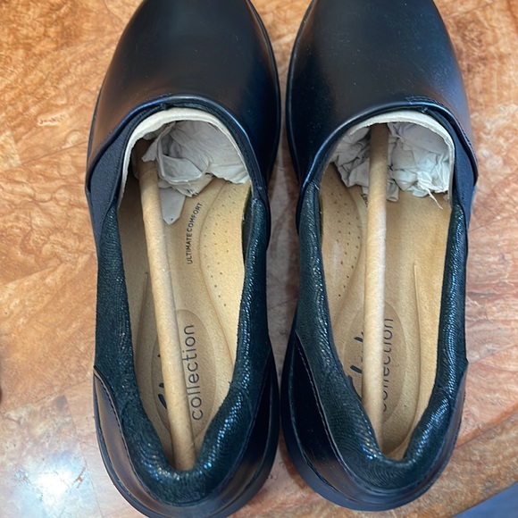 NIB   Clarks | Black Kayleigh Step Loafer Size 7 1/2 Wide   ZL840 - Picture 4 of 12